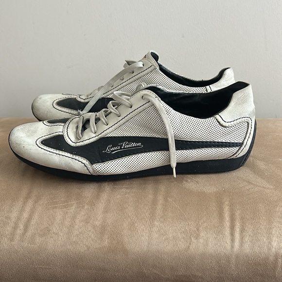 100% Authentic Louis Vuitton Mens Sneakers - Picture 2 of 16